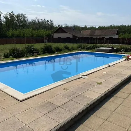 Karina Nyaralo Medencevel Ferienhaus Cserkeszőlő