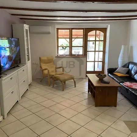 Ferienhaus Karina Nyaralo Medencevel